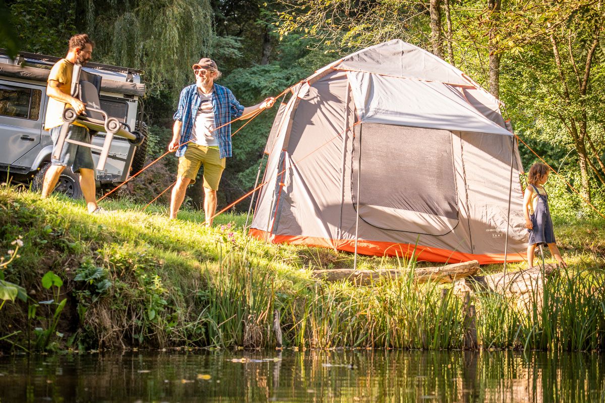 Summer camping with a comfortable Disc-O-Bed sleep system